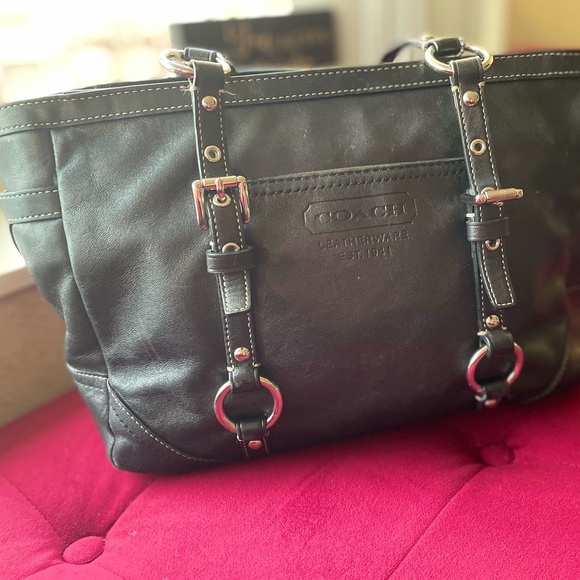 Like NEW Coach East West Gallery Tote - Picture 11 of 16